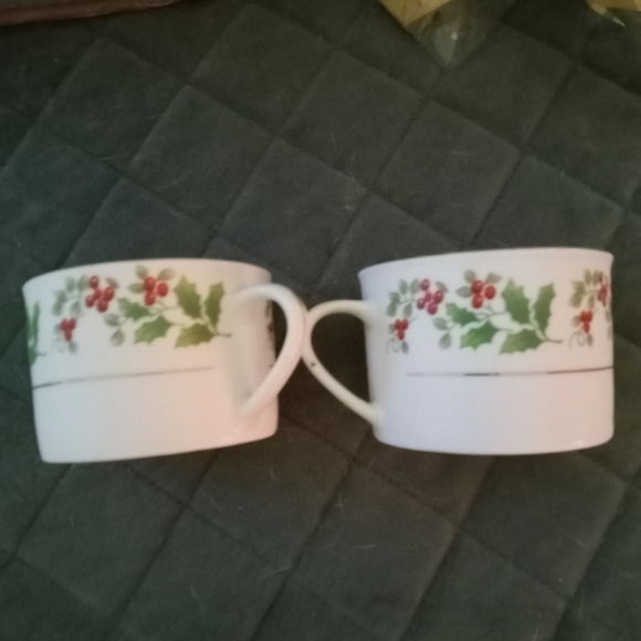 40 piece china - Picture 2 of 3